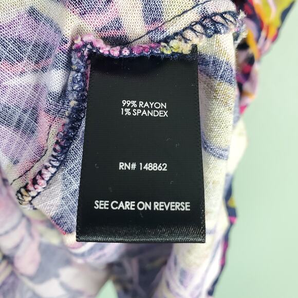 Torrid Rayon Slub Tiered Button-Front Tropical Floral Print V-Neck Top Size 4 - Picture 5 of 6